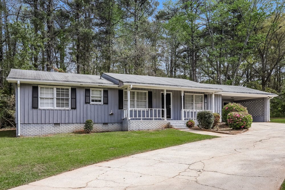 3-Bed Rental on 4649 Danna Dr photo 3
