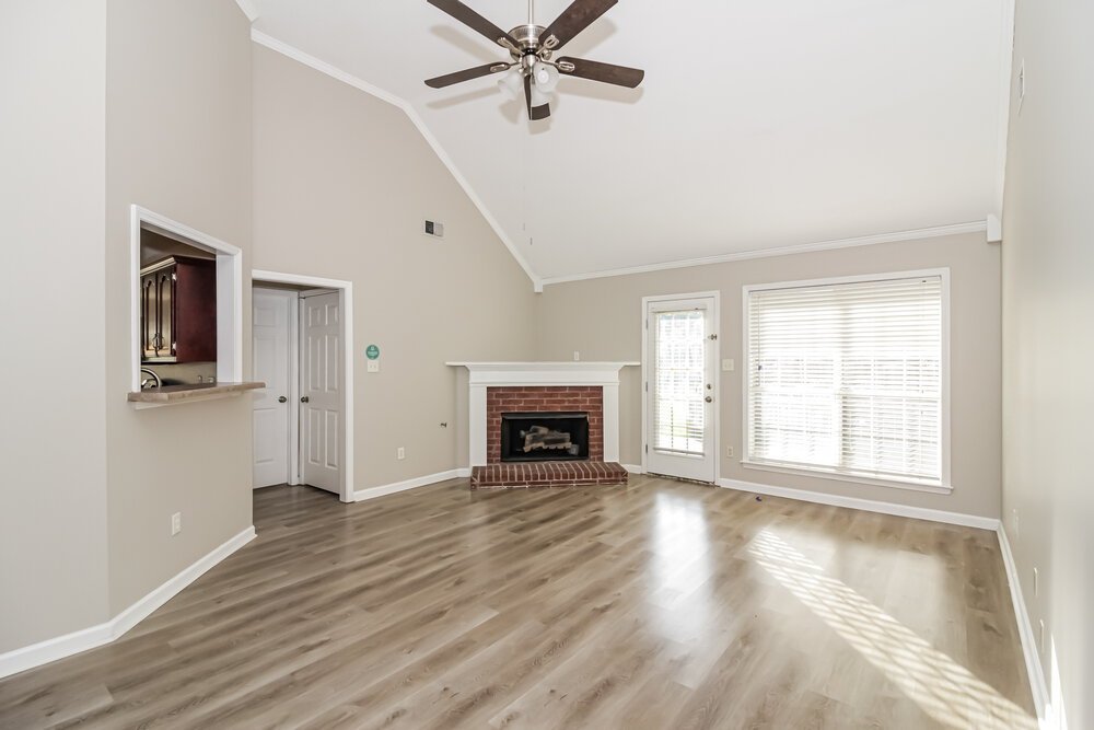 4-Bed Rental on 4845 Shadow Pine photo 3
