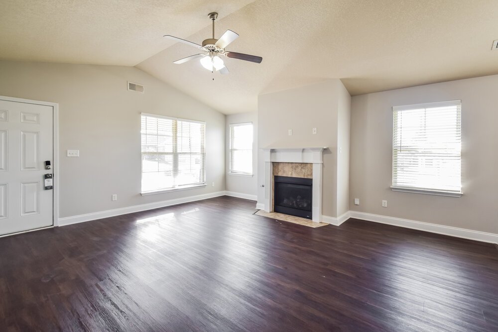 3-Bed Rental on 8759 Kimberly Dawn photo 4