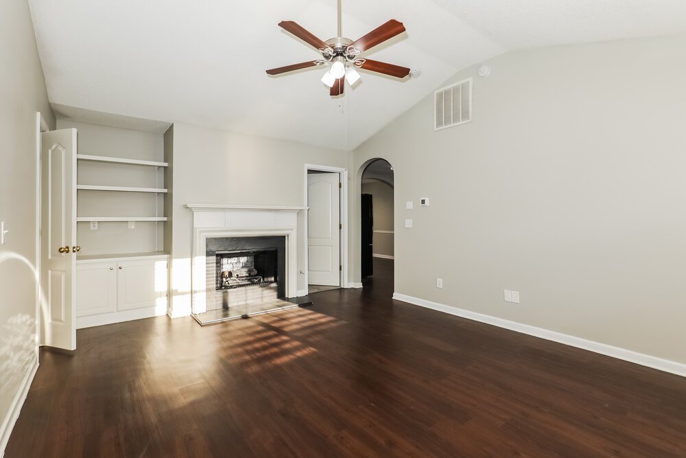 3-Bed Rental on 507 Creekview Overlook photo 4