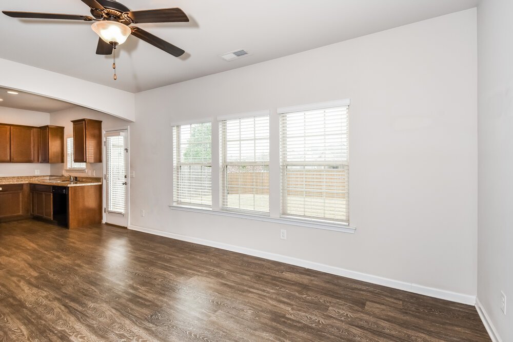 3-Bed Rental on 37 Samuel Way photo 4