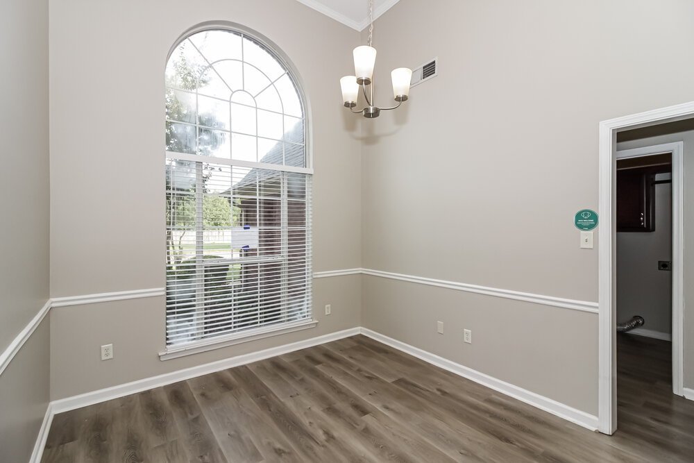 4-Bed Rental on 4845 Shadow Pine photo 5