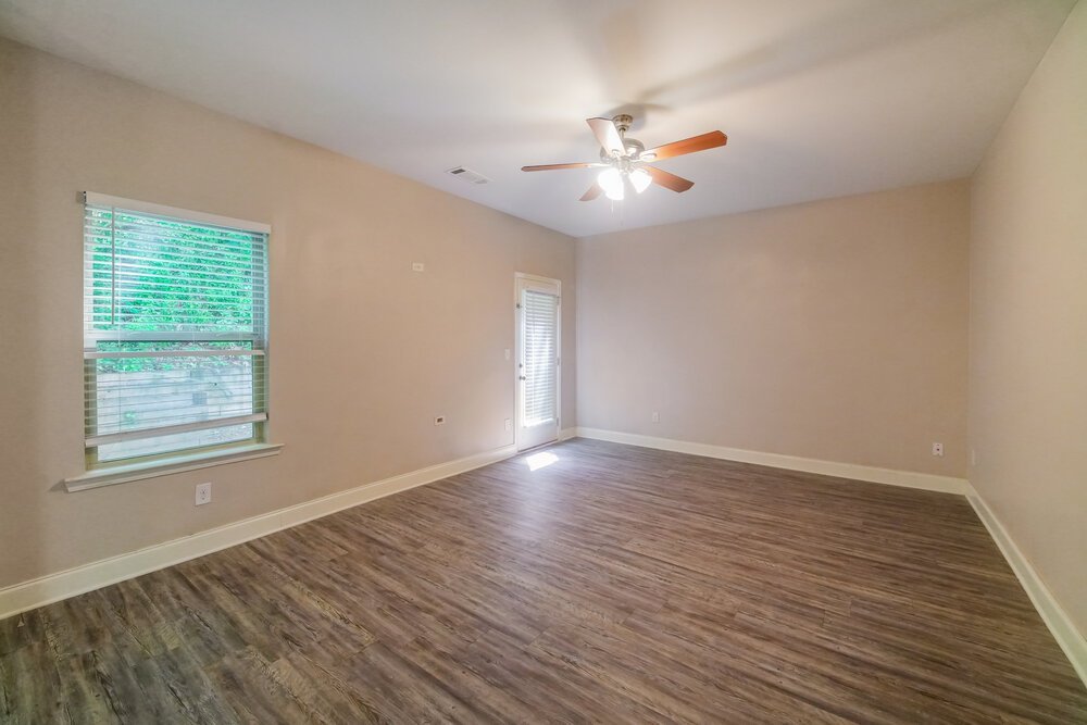 4-Bed Rental on 313 Kenmore Ct photo 5
