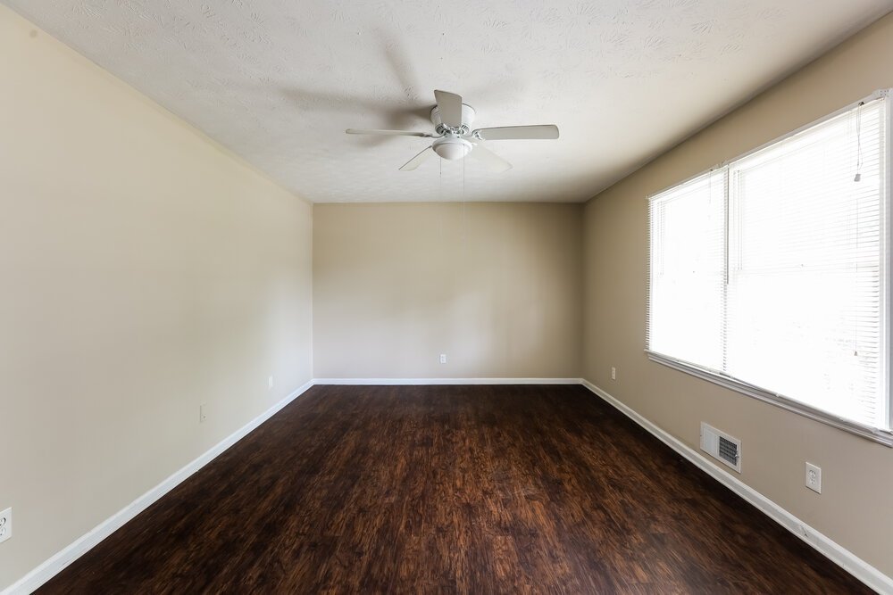 3-Bed Rental on 4649 Danna Dr photo 5