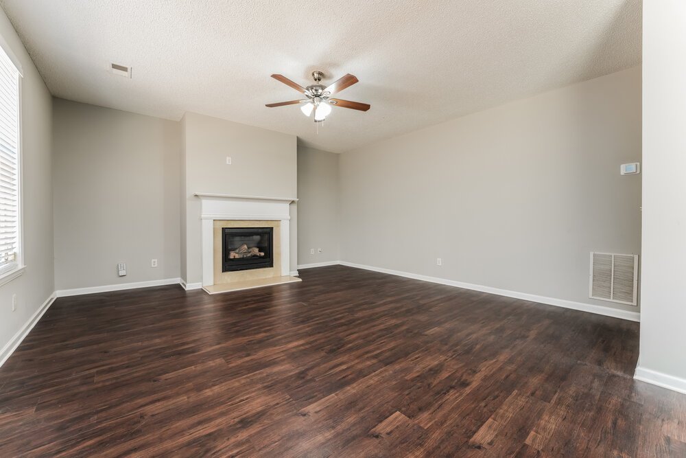 4-Bed Rental on 4445 Feather Way photo 5
