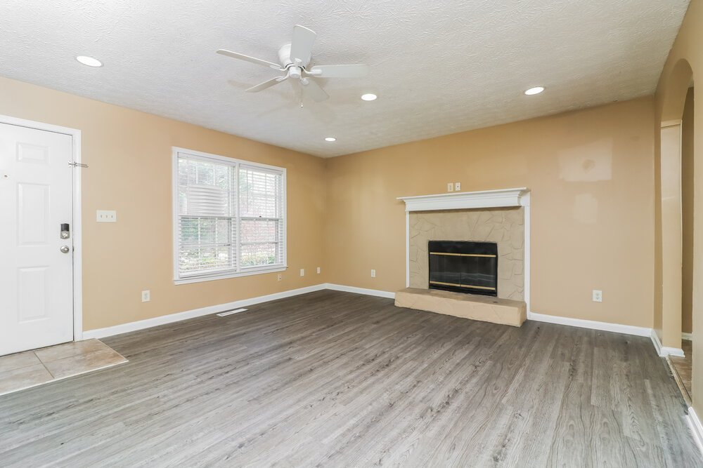 4-Bed Rental on 28 Doe Ln photo 5