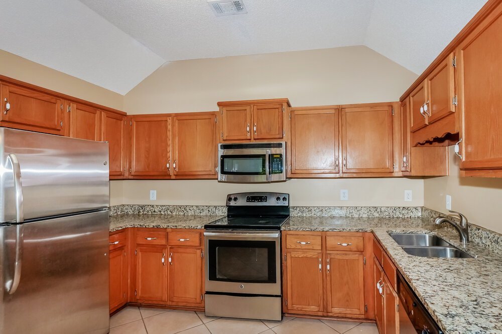 3-Bed Rental on 6670 Tangleberry Cove photo 5