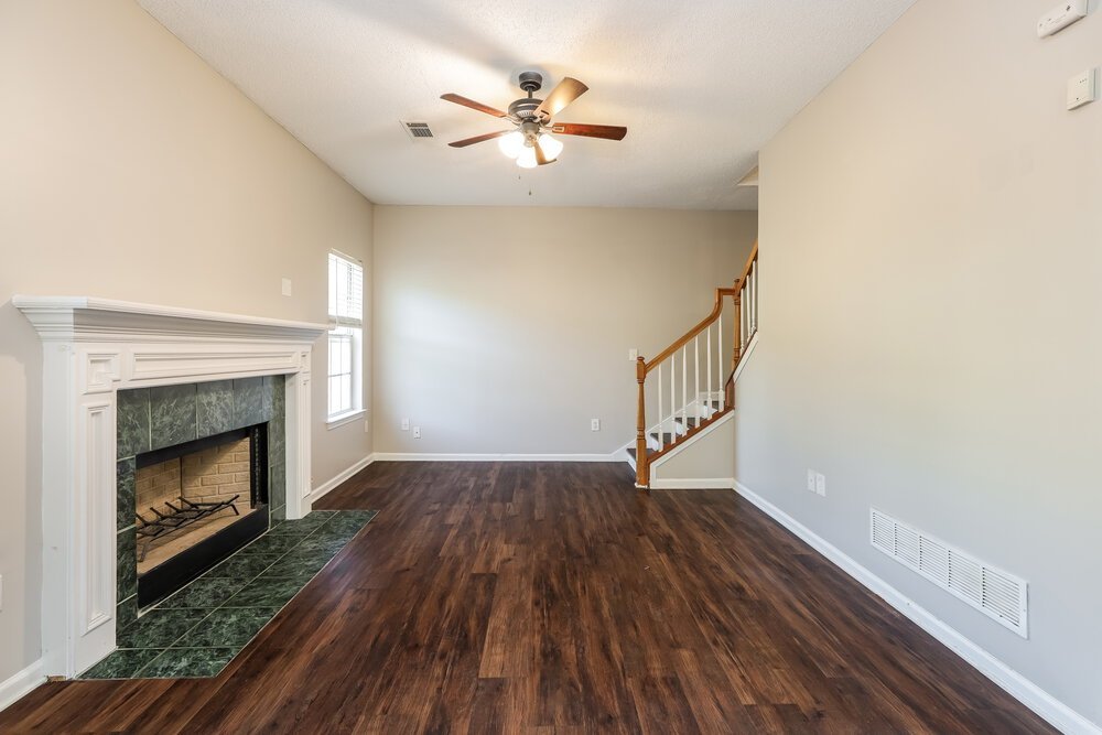 4-Bed Rental on 5929 Rosie Ln photo 5