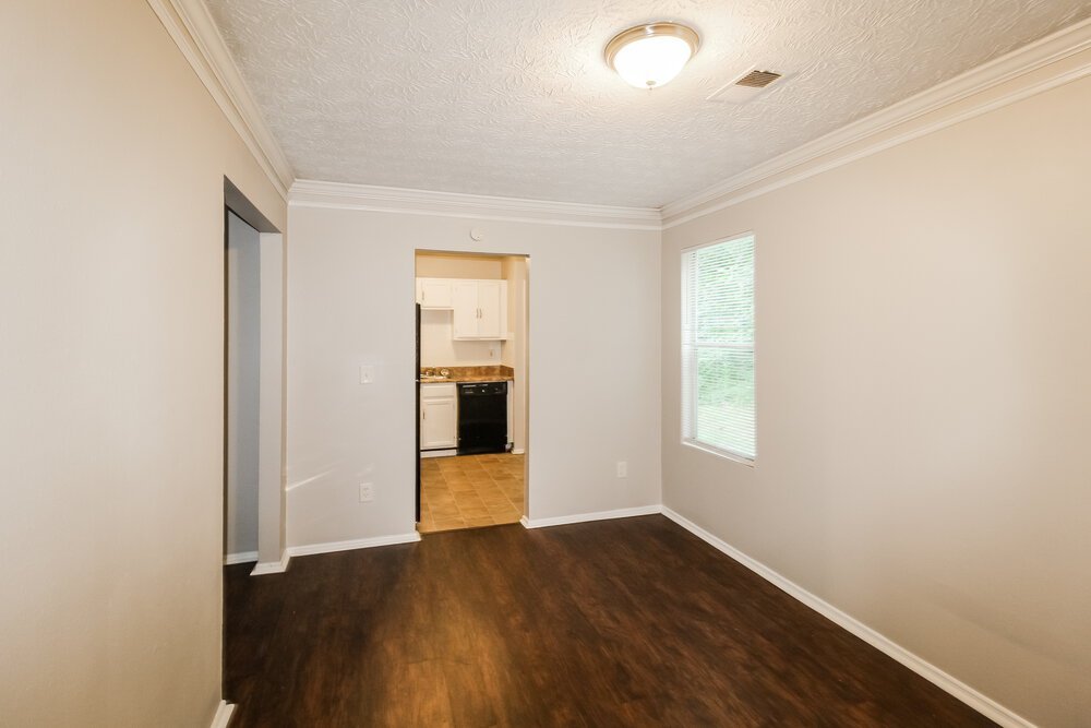 3-Bed Rental on 1985 Glenwood Downs photo 6