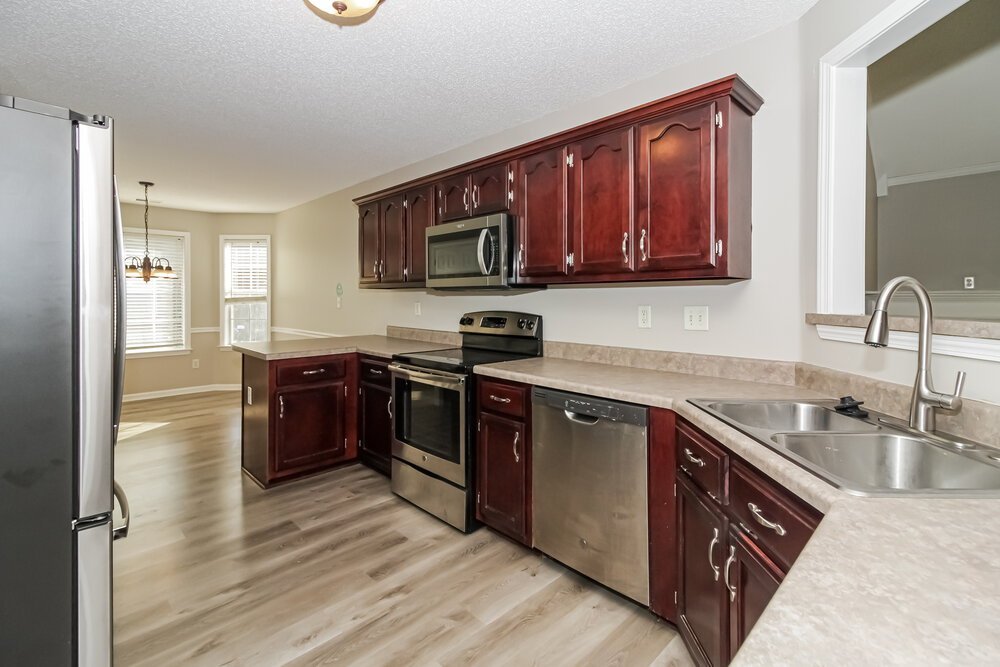 4-Bed Rental on 4845 Shadow Pine photo 6