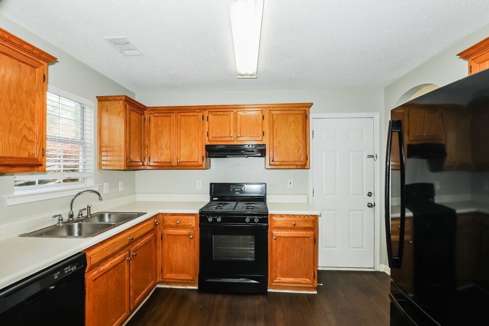 3-Bed Rental on 507 Creekview Overlook photo 6
