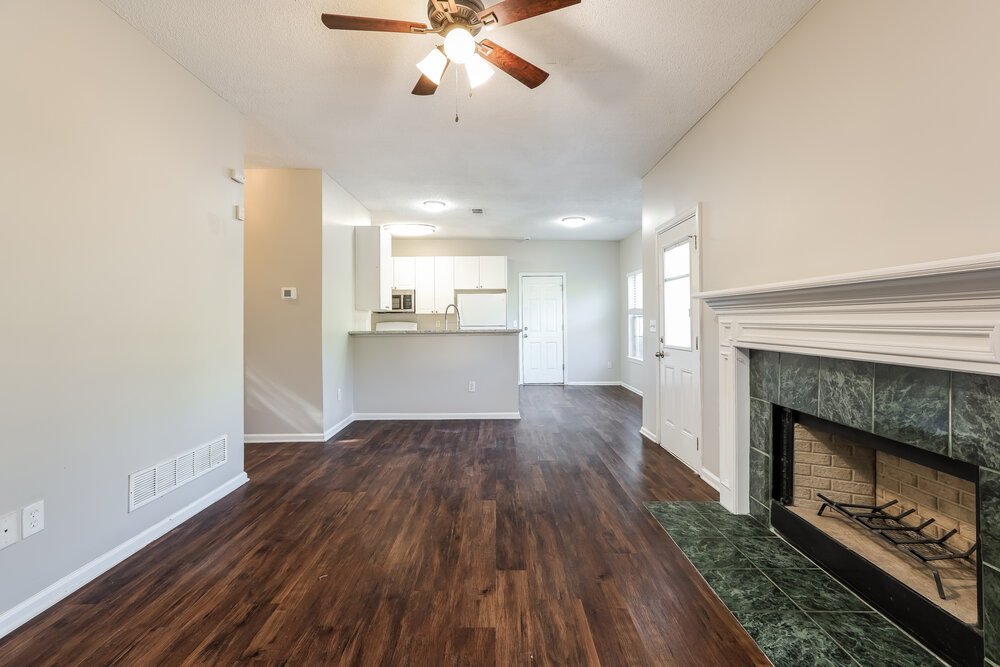 4-Bed Rental on 5929 Rosie Ln photo 6