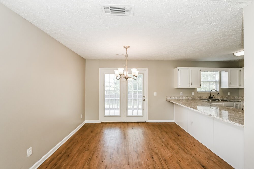 4-Bed Rental on 207 Fairfield Dr photo 7