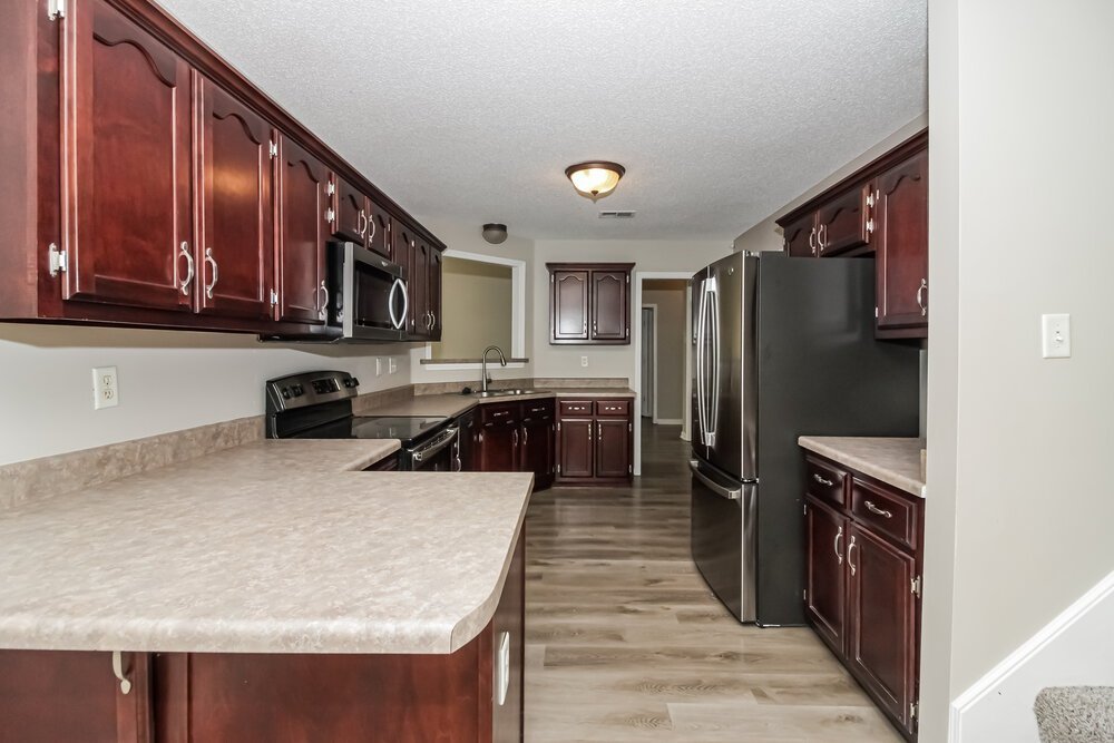 4-Bed Rental on 4845 Shadow Pine photo 7