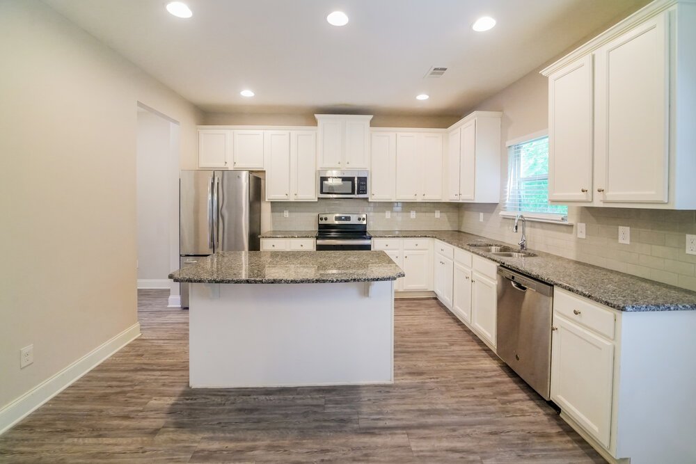 4-Bed Rental on 313 Kenmore Ct photo 7