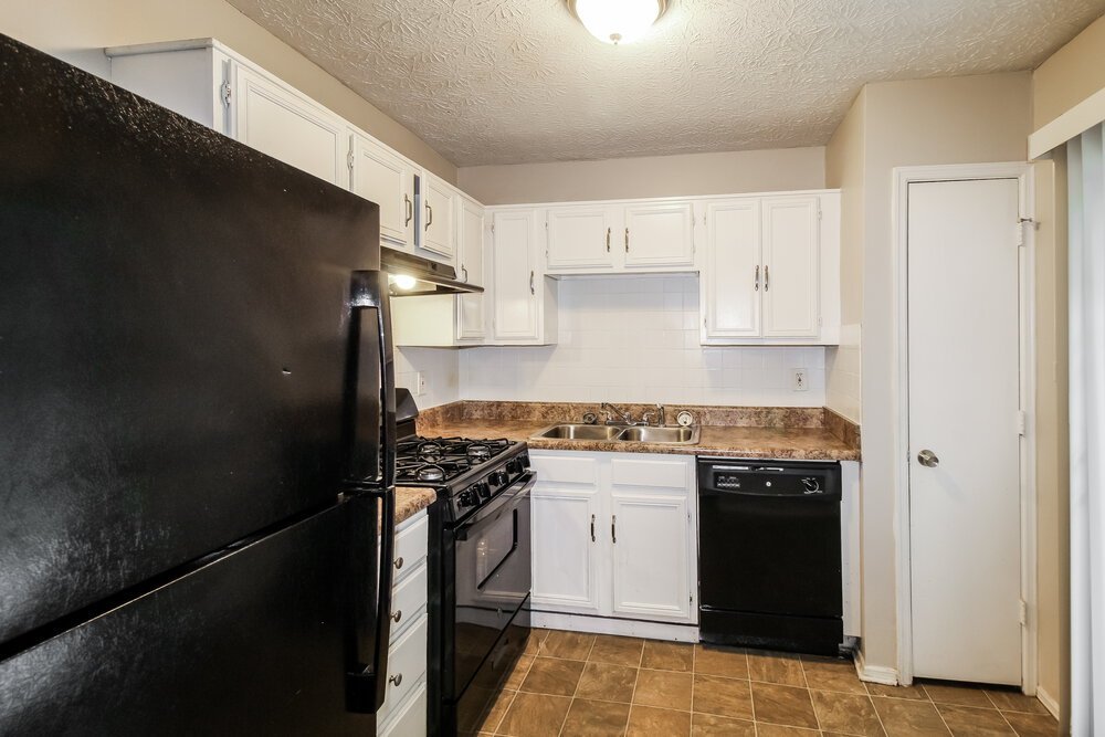3-Bed Rental on 1985 Glenwood Downs photo 8