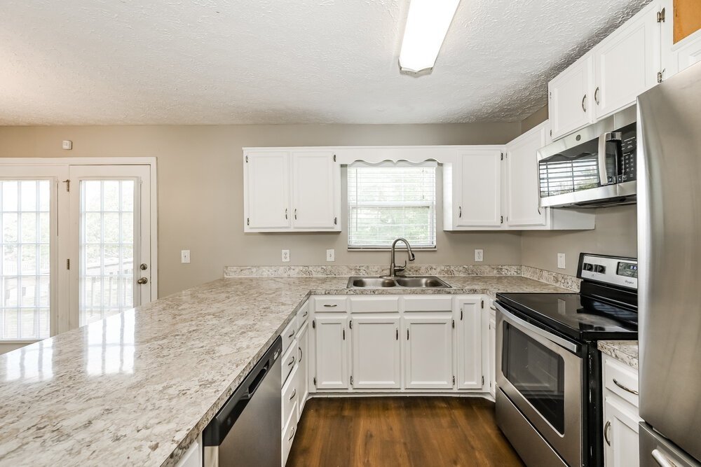 4-Bed Rental on 207 Fairfield Dr photo 8