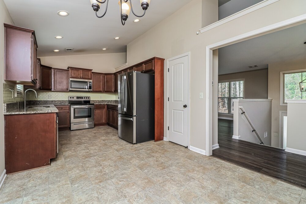 5-Bed Rental on 981 West Avenue photo 9