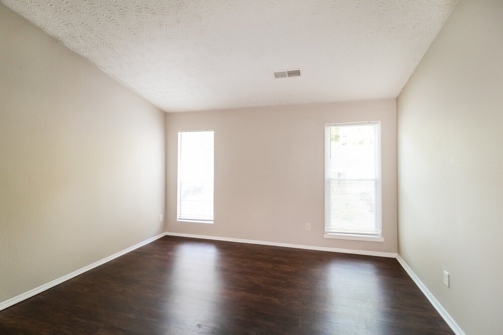 3-Bed Rental on 1985 Glenwood Downs photo 9