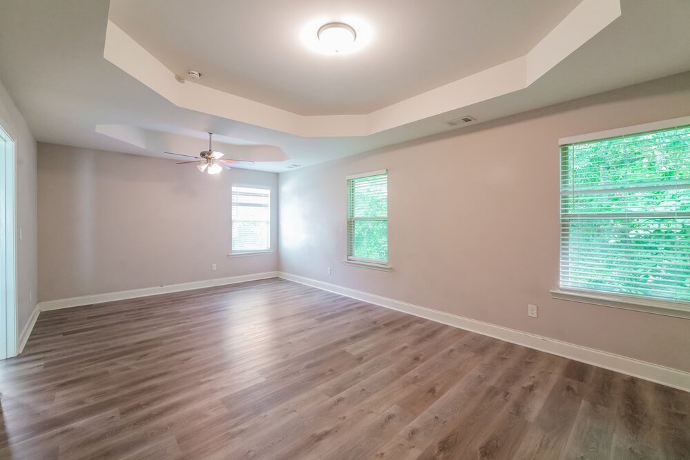 4-Bed Rental on 313 Kenmore Ct photo 9