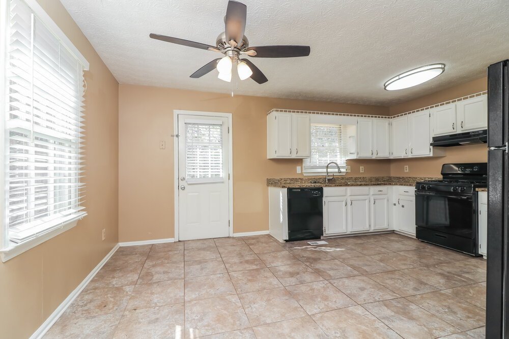 4-Bed Rental on 28 Doe Ln photo 9