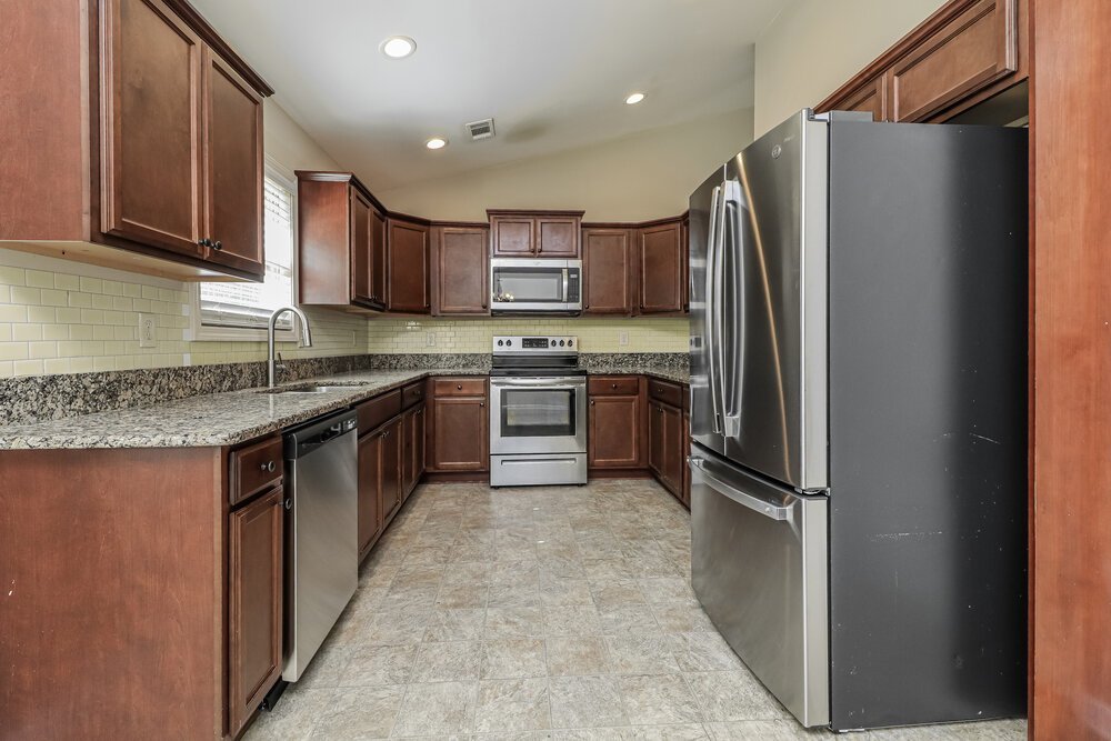5-Bed Rental on 981 West Avenue photo 10