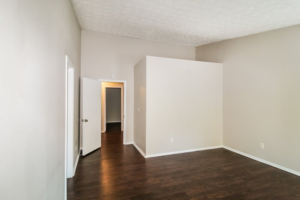 3-Bed Rental on 1985 Glenwood Downs photo 10