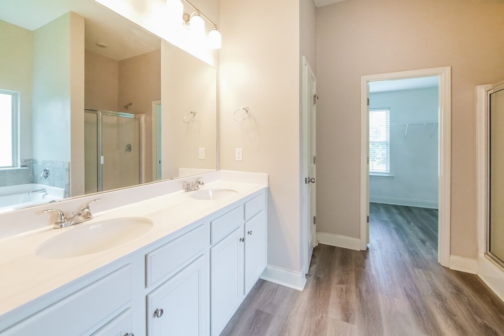4-Bed Rental on 313 Kenmore Ct photo 11