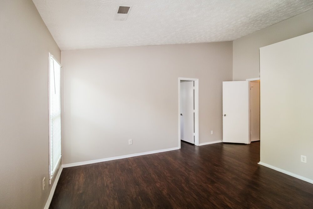 3-Bed Rental on 1985 Glenwood Downs photo 11