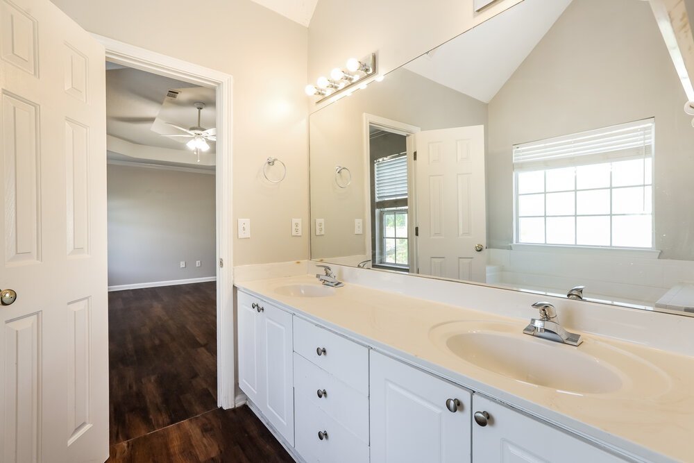 4-Bed Rental on 5929 Rosie Ln photo 11