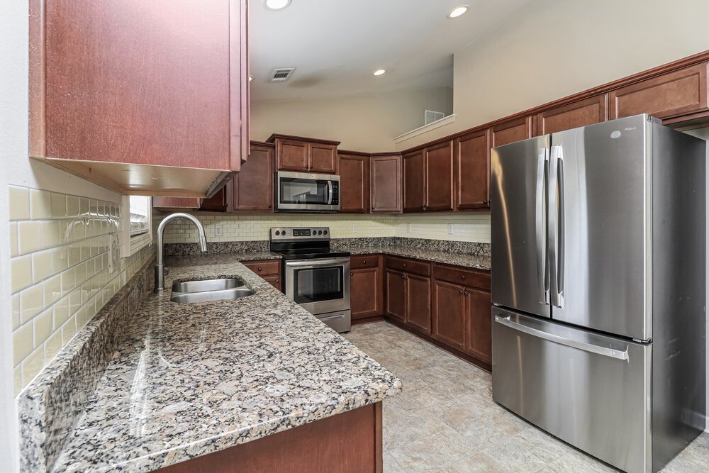 5-Bed Rental on 981 West Avenue photo 11