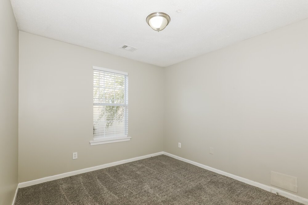 3-Bed Rental on 507 Creekview Overlook photo 12