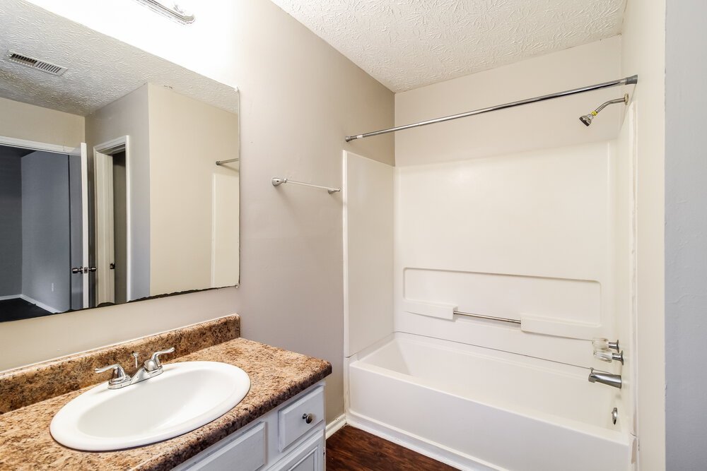 3-Bed Rental on 1985 Glenwood Downs photo 12