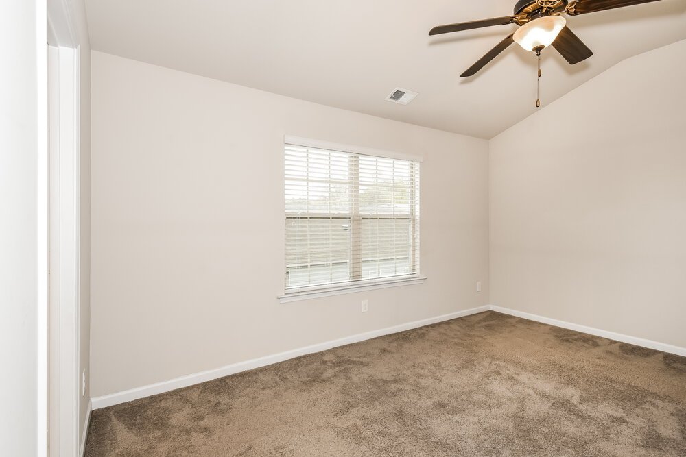 3-Bed Rental on 37 Samuel Way photo 12