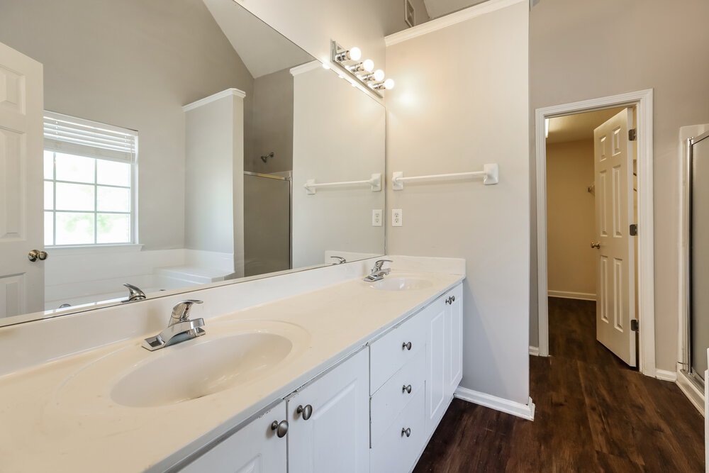 4-Bed Rental on 5929 Rosie Ln photo 12
