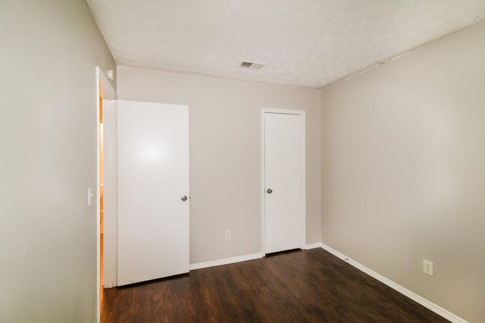 3-Bed Rental on 1985 Glenwood Downs photo 14