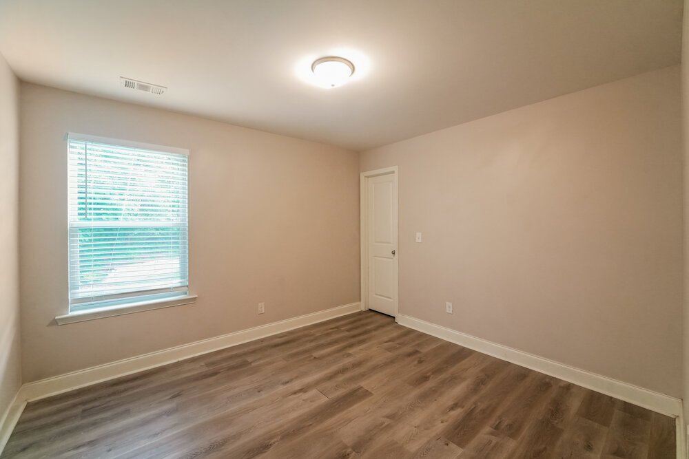 4-Bed Rental on 313 Kenmore Ct photo 14