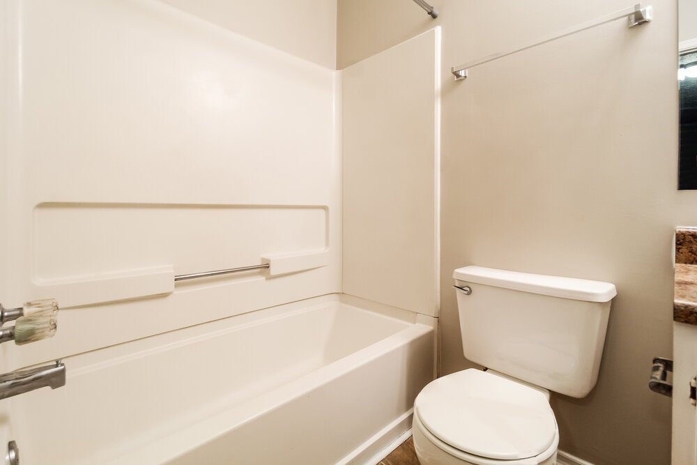 3-Bed Rental on 1985 Glenwood Downs photo 16