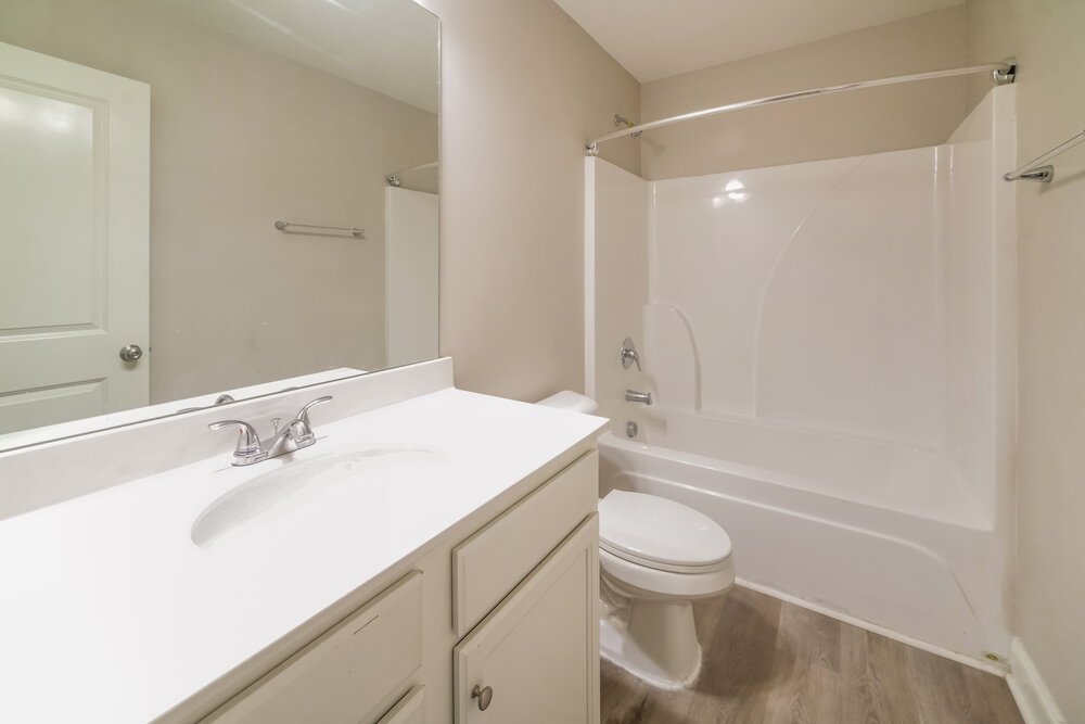 4-Bed Rental on 313 Kenmore Ct photo 16