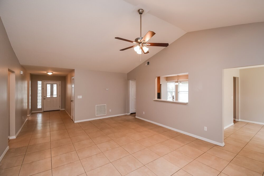 3-Bed Rental on 1509 Maple Leaf photo 3