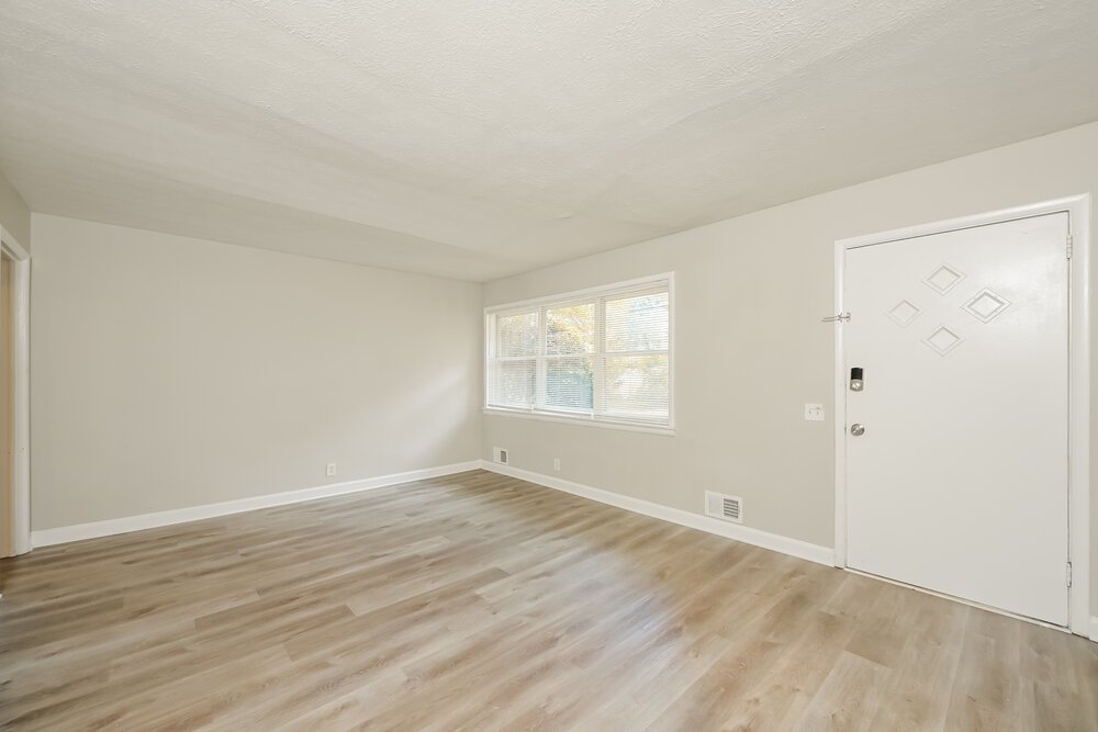4-Bed Rental on 627 Grayson Parkway photo 3