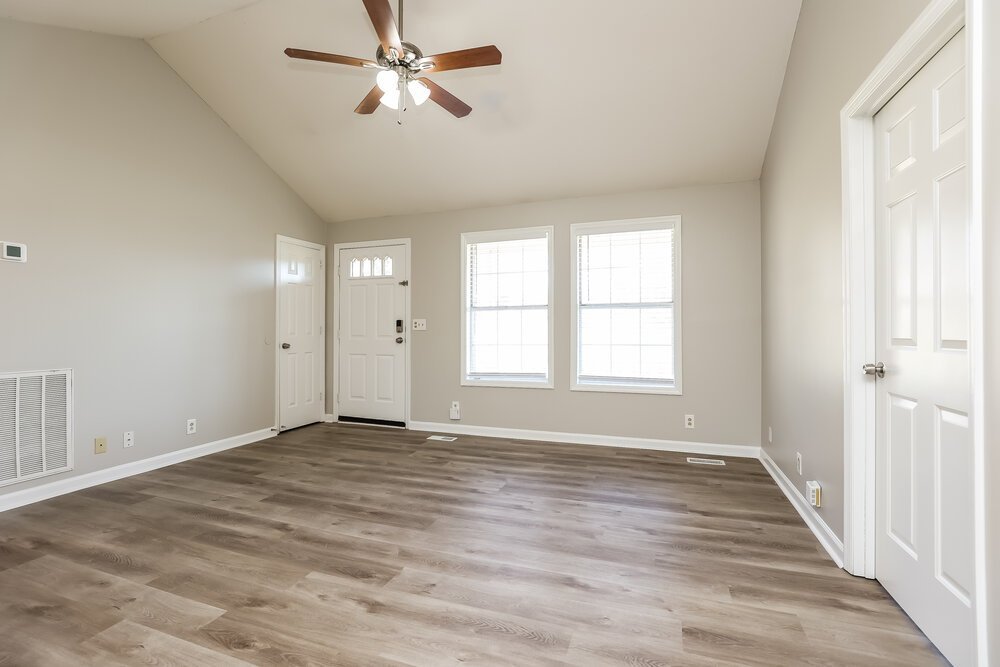 3-Bed Rental on 121 Lee Court photo 4
