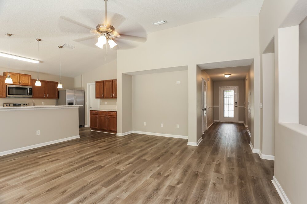 3-Bed Rental on 392 Bostwick Cir photo 4