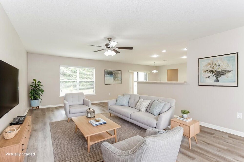 4-Bed Rental on 97122 Yorkshire Dr photo 4