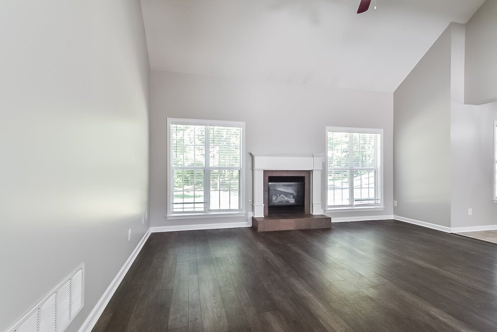 3-Bed Rental on 2007 Westwind Dr photo 4
