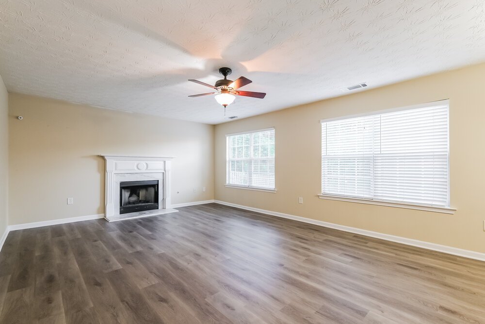 4-Bed Rental on 4065 Crescent Walk photo 5