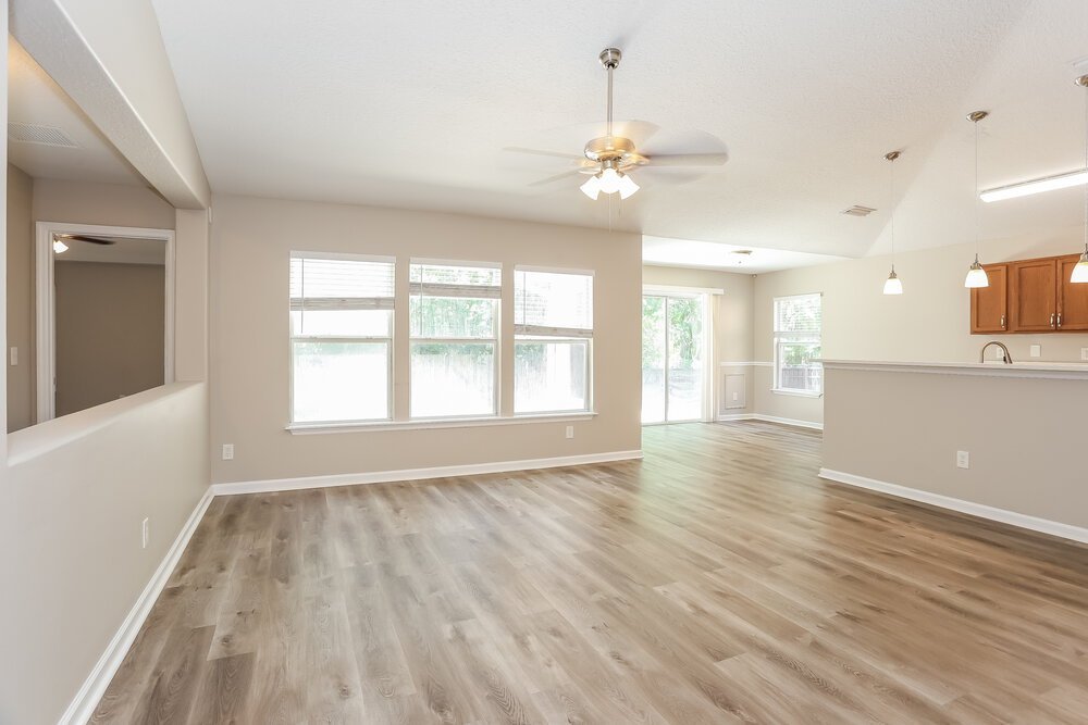 3-Bed Rental on 392 Bostwick Cir photo 5