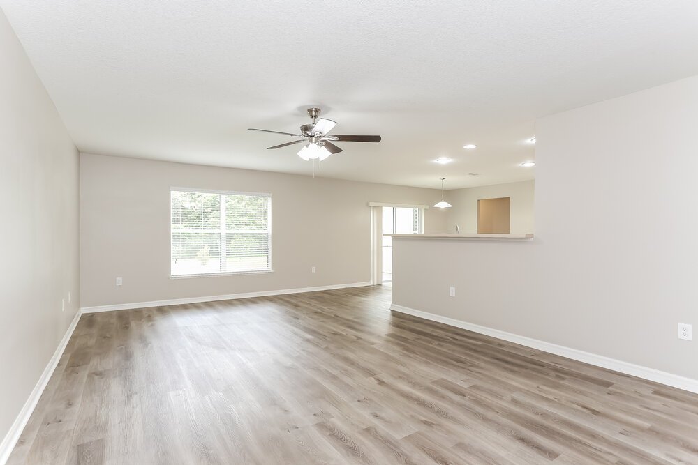 4-Bed Rental on 97122 Yorkshire Dr photo 5