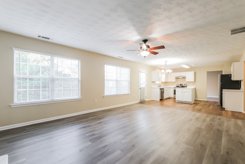 4-Bed Rental on 4065 Crescent Walk photo 6