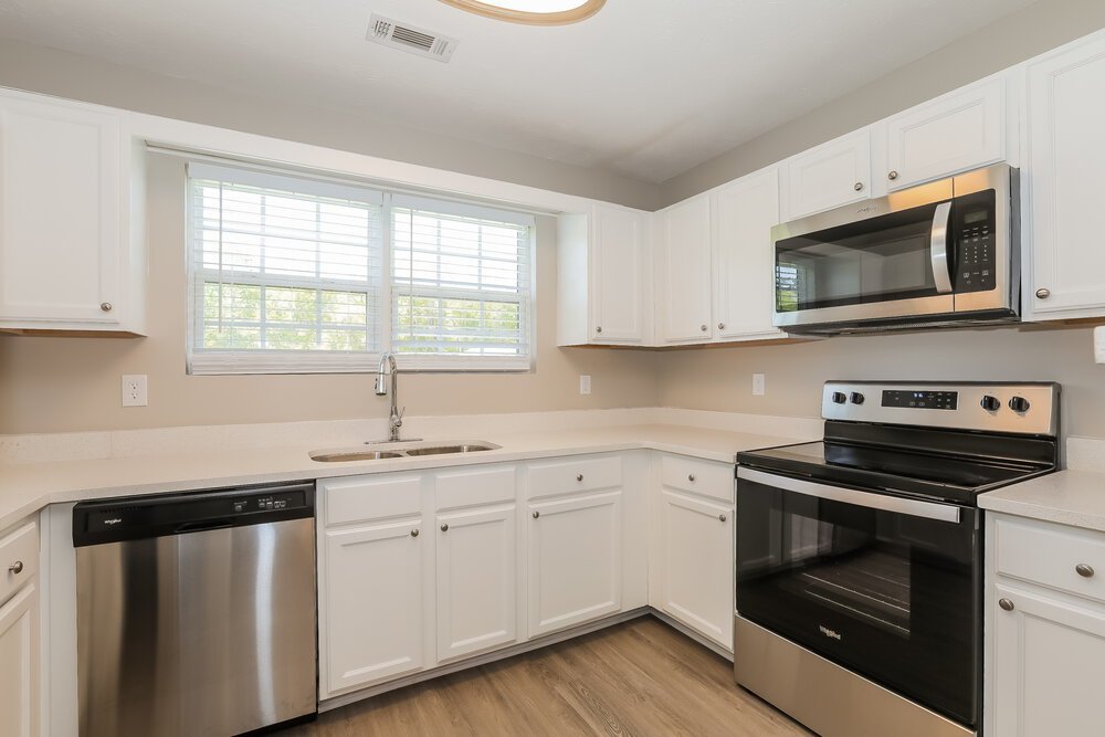 4-Bed Rental on 1052 Navaho Trl photo 6
